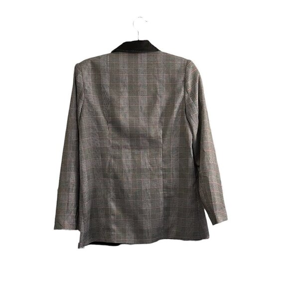 Boohoo Petite exclusive petite contrast lapel blazer in check Women's 2 Petite - Picture 4 of 6